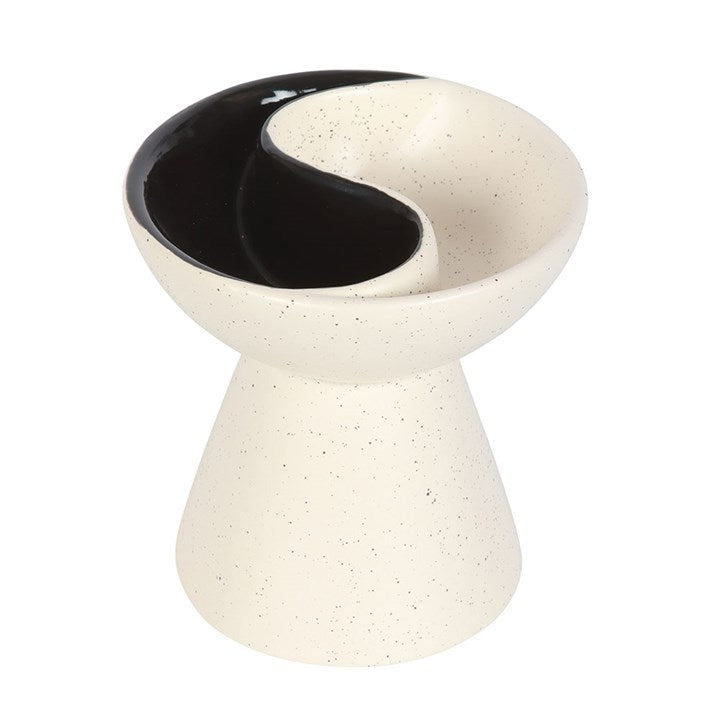 Kimchi Toki Yin Yang oil burner for aromatherapy in a minimalist design