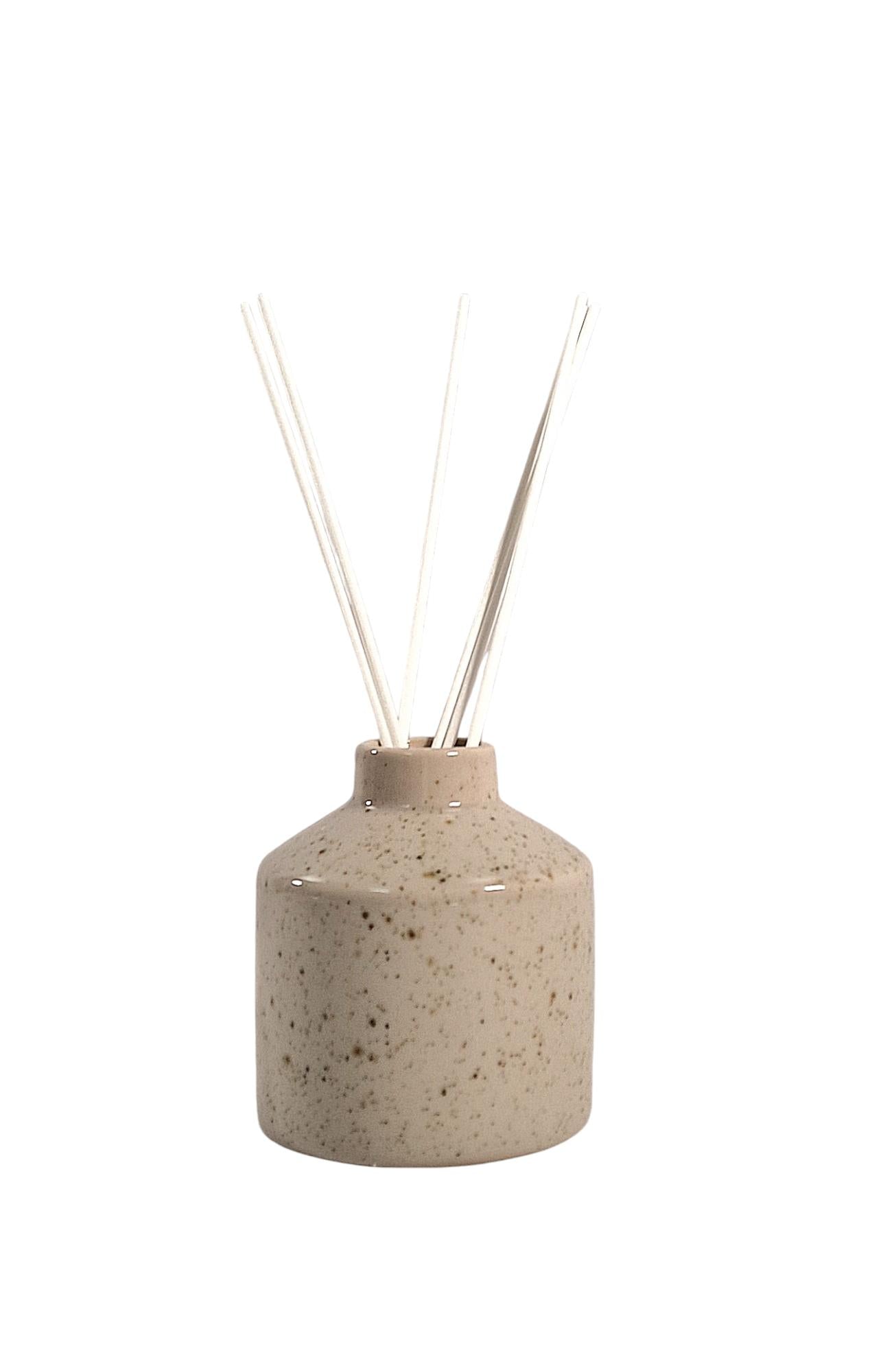 Geko Products linen wool aroma diffuser with beige speckled ceramic bottle and white reed sticks