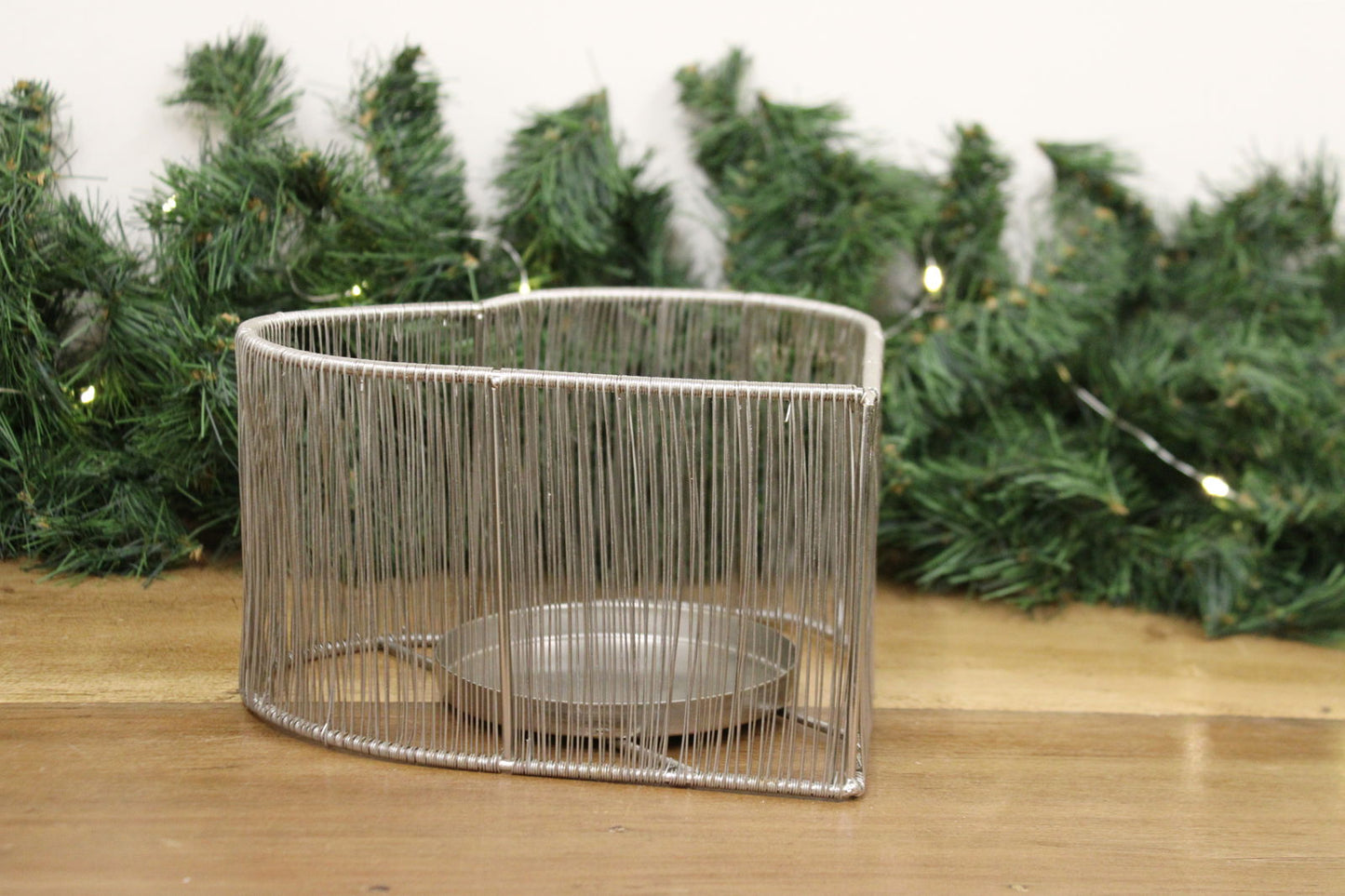 Geko Products silver heart tealight holder made of thin silver wires with a round base for candle